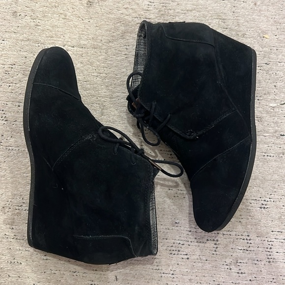 Tom's black wedge booties size 11 - Picture 2 of 9